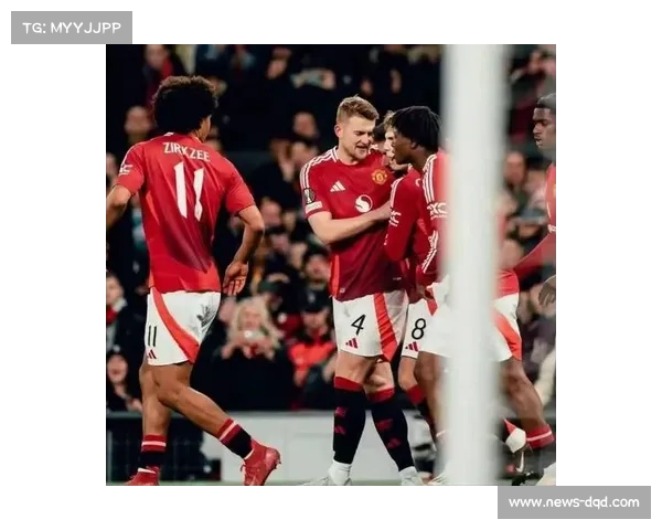 曼联球场安全措施升级 防冲撞护栏高度提升至2.5米保障球迷安全