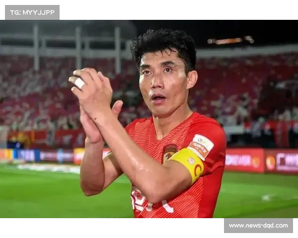 老将郑智执教青岛西海岸，树立球员转型榜样